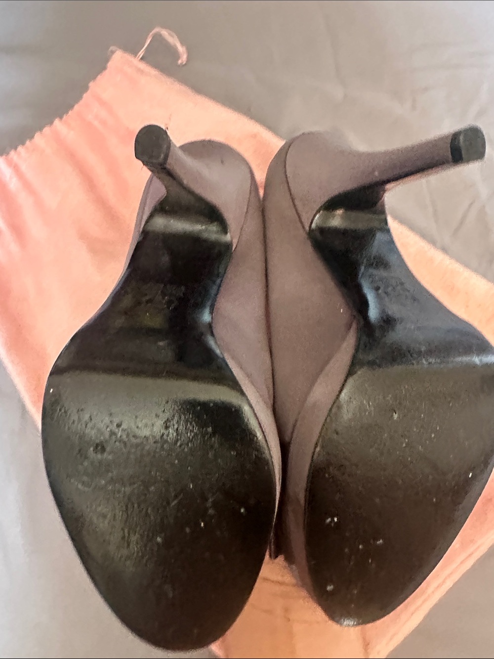 GUC Nina Pumps in Dark Gray with Ruffle Accent - Picture 4 of 8